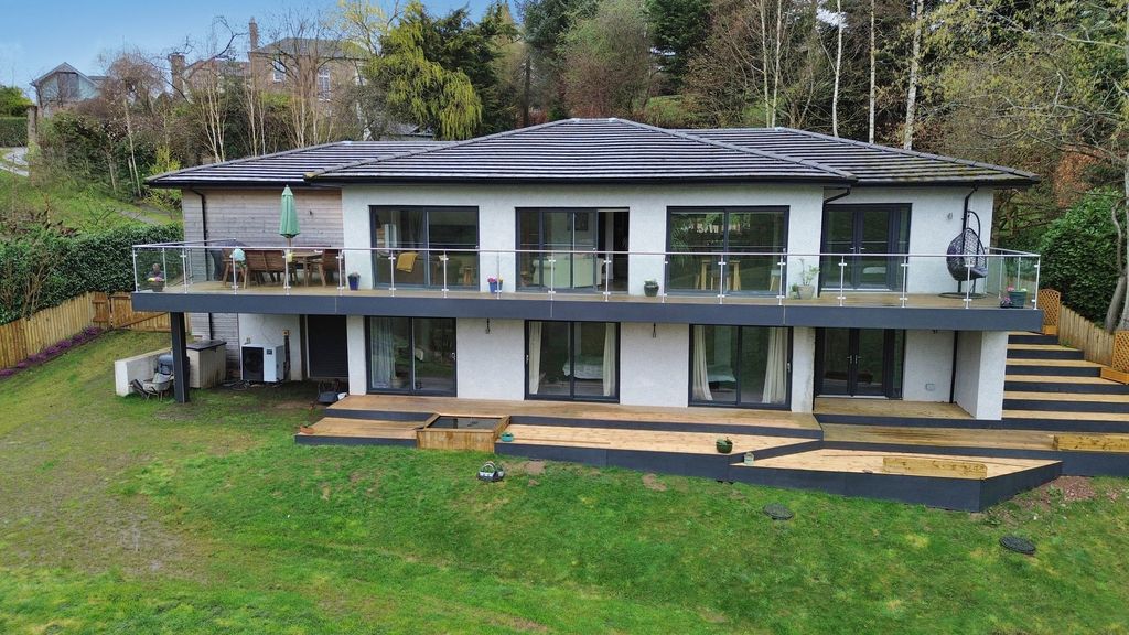 5 bed detached house for saleCastlegate, Lanark ML11