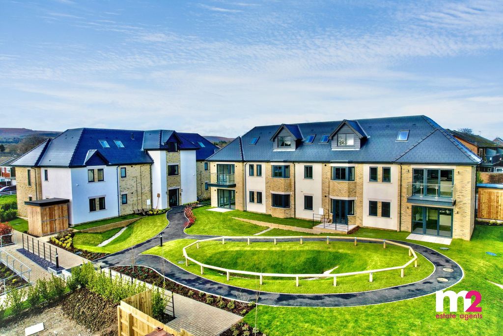 2 bed flat for saleOakley Court, Rogerstone, Newport NP10