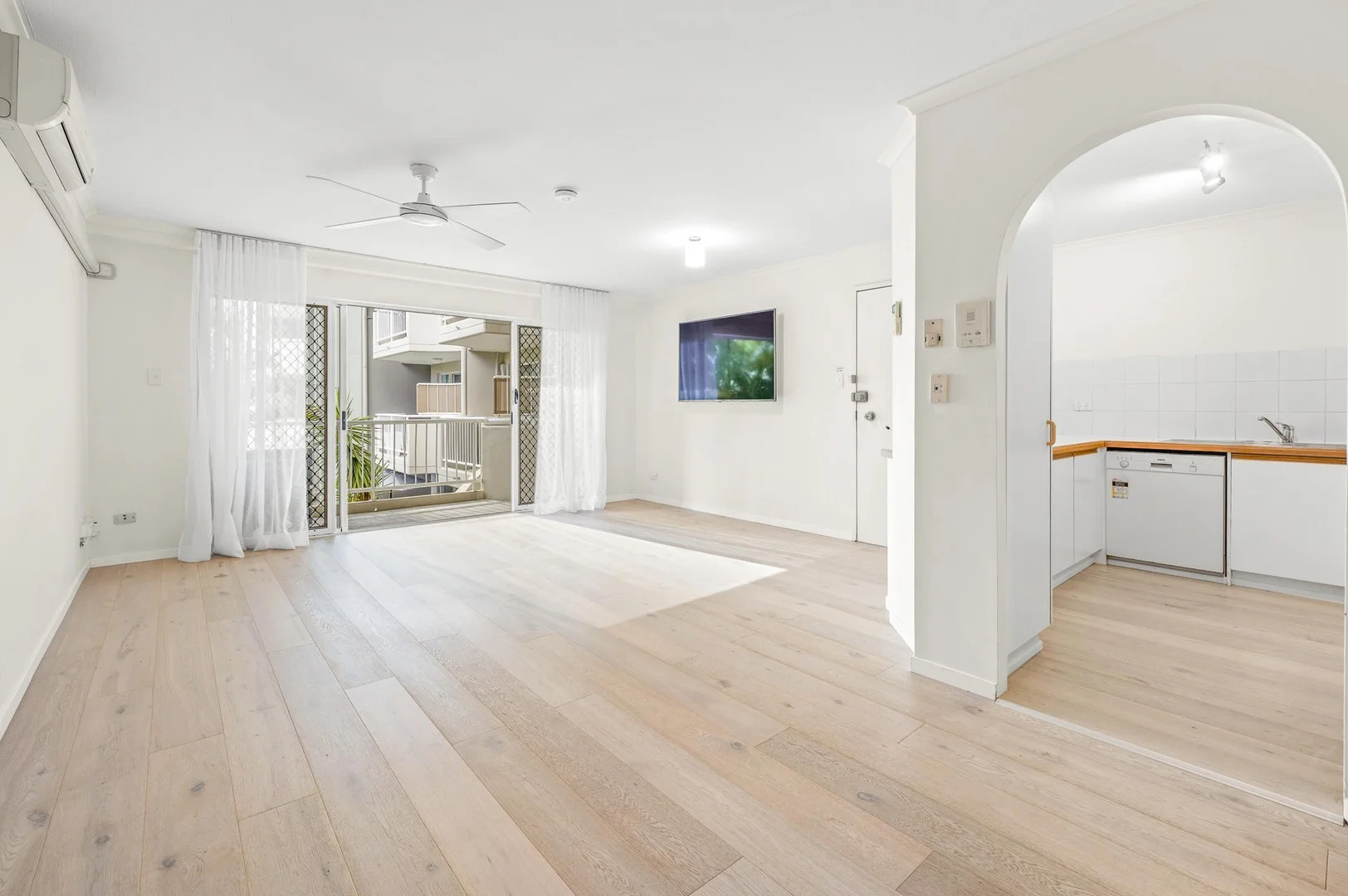 22/11 Breaker Street, Main Beach QLD 4217