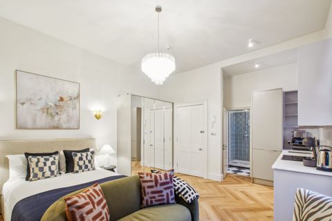 Penywern Road SW5, Studio to rent