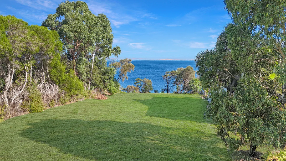 6 Stephanie Street, Metung VIC 3904