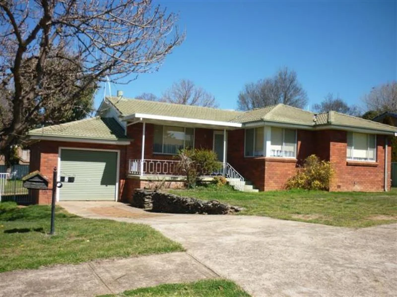 5 Somers Place, Blayney NSW 2799