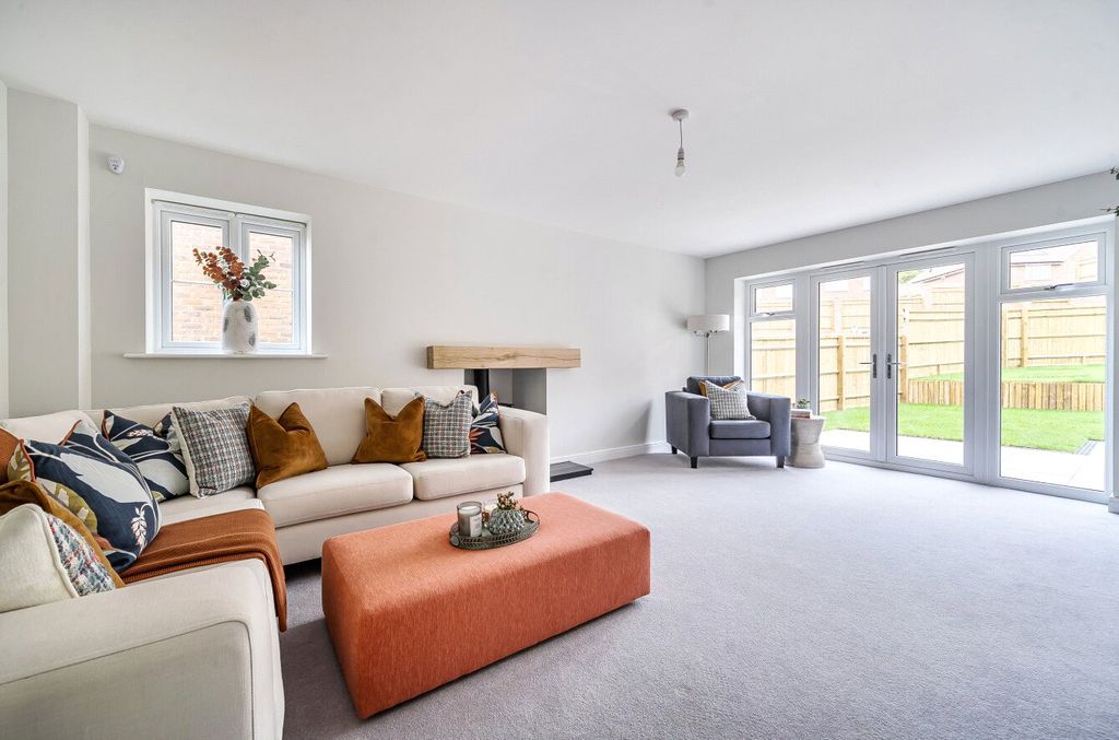 Additional image 3 of 4 bed detached house for saleShepherds Ridge, Mortimer Common, Reading, Berkshire RG7