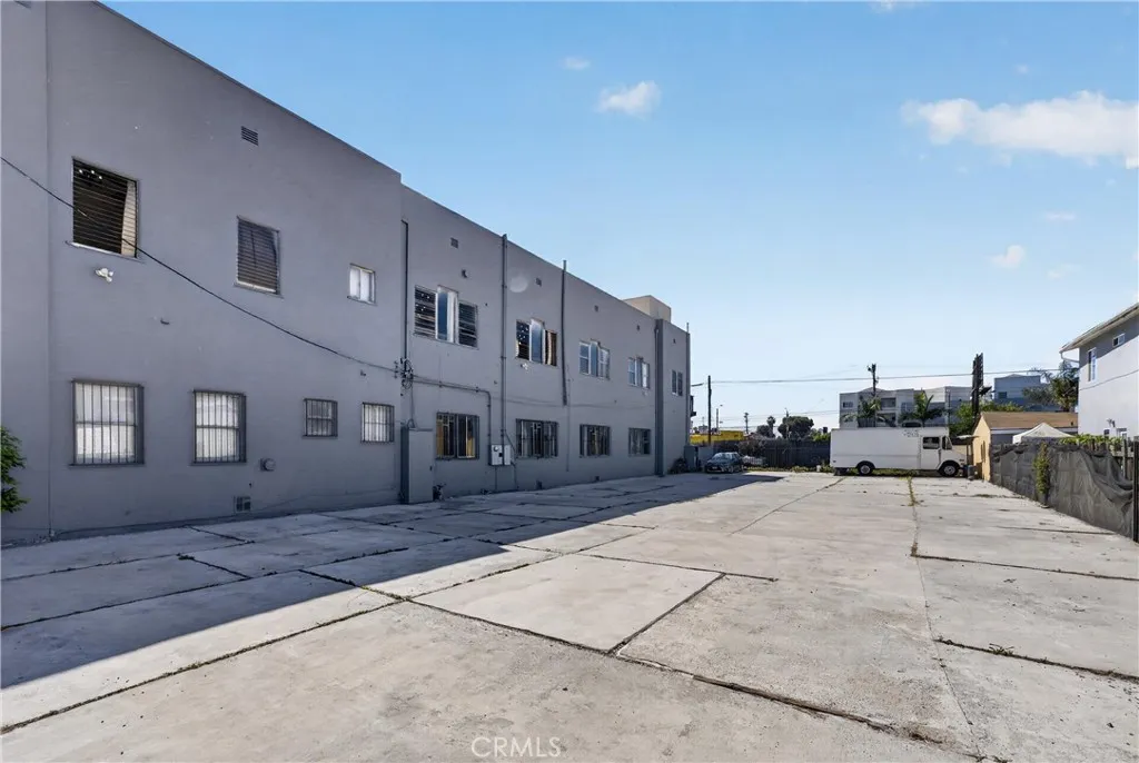 Additional image 38 of 7101 Menlo Ave, Los Angeles, CA 90044