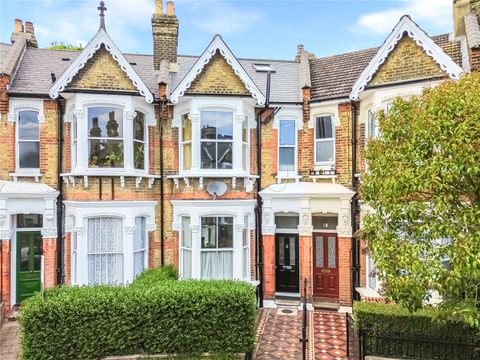Cleveland Park Crescent, Walthamstow, London E17
