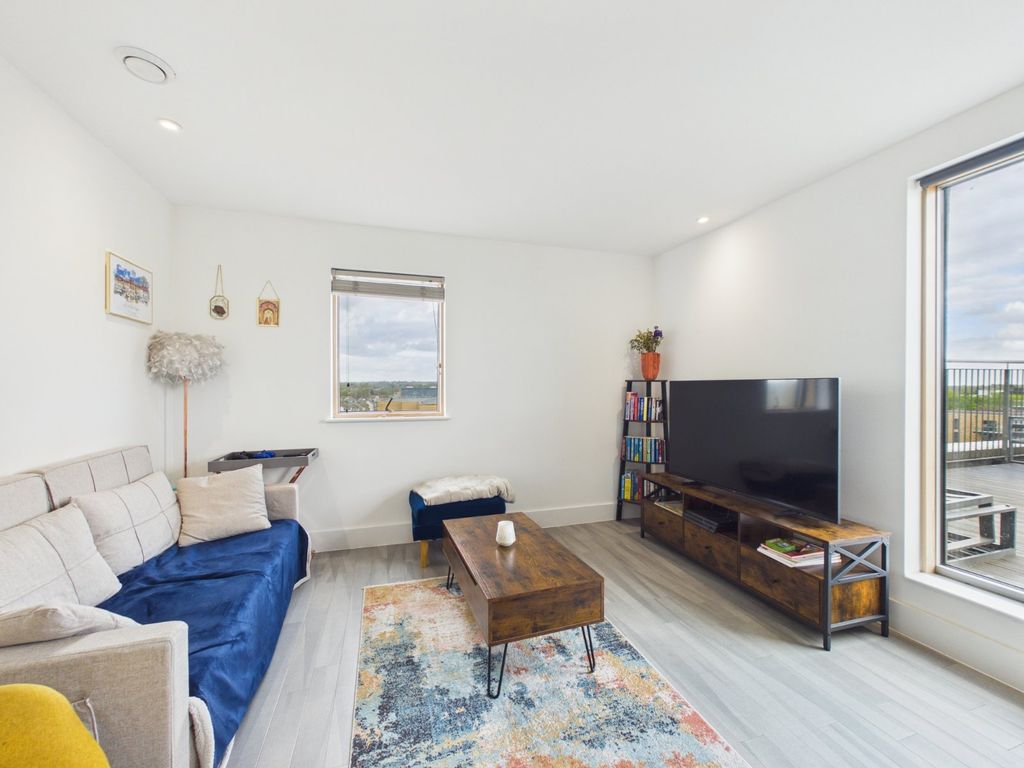 Additional image 2 of 2 bed flat for sale40 Stoke Road, Slough, Berkshire SL2
