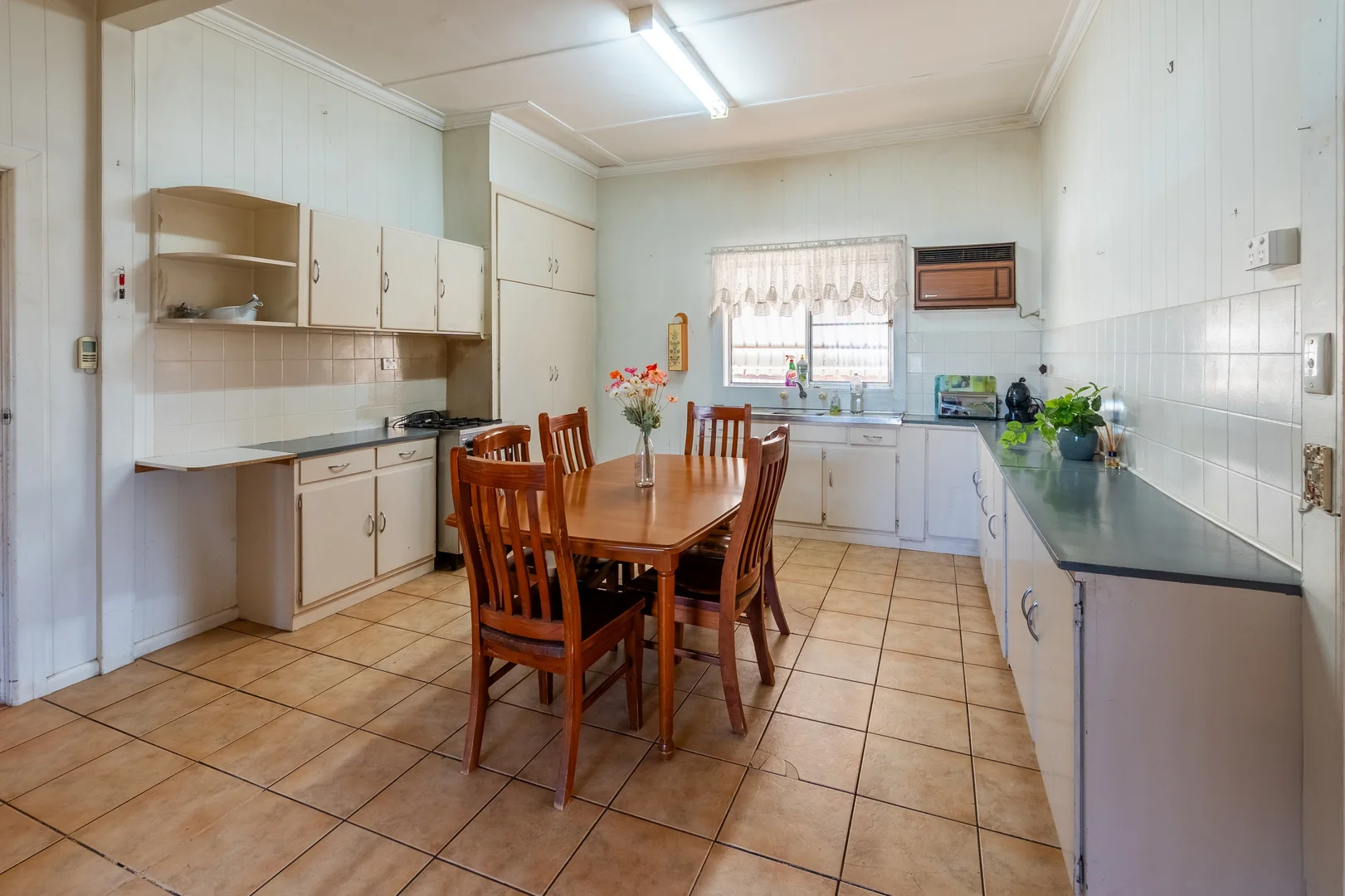 150 Twynam Street, Temora NSW 2666 photo 4