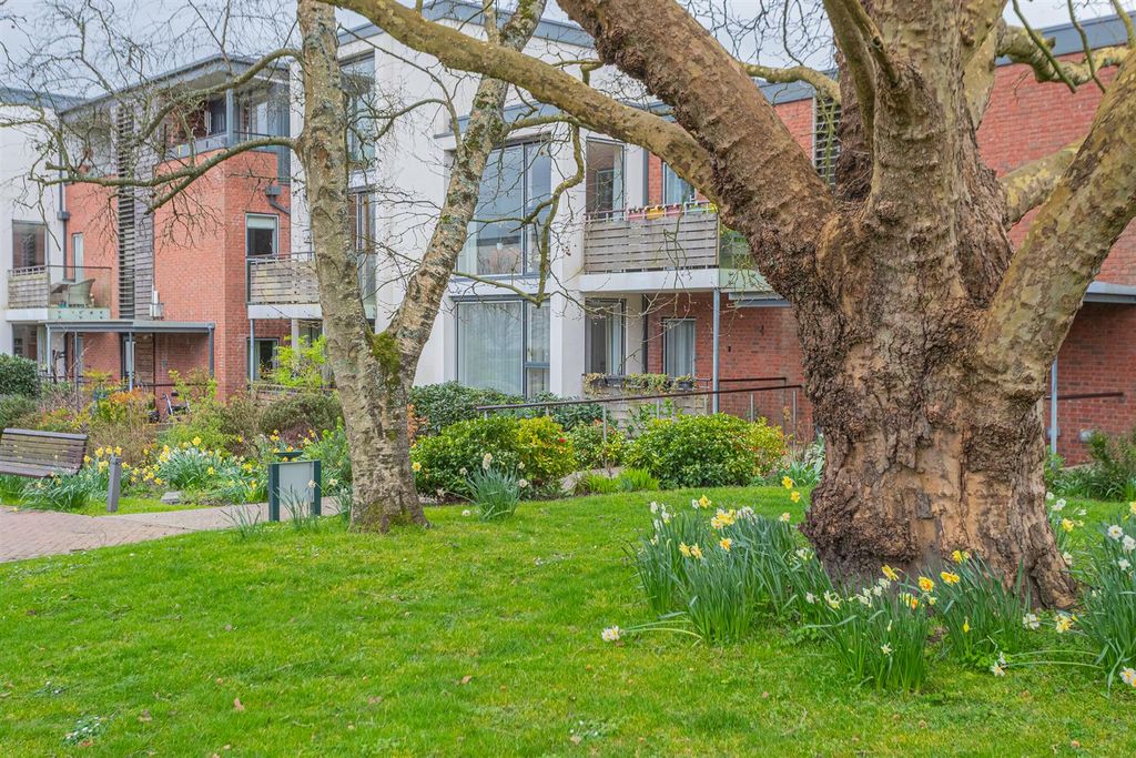 Additional image 4 of 2 bed flat for saleBirch Close, Corsham SN13