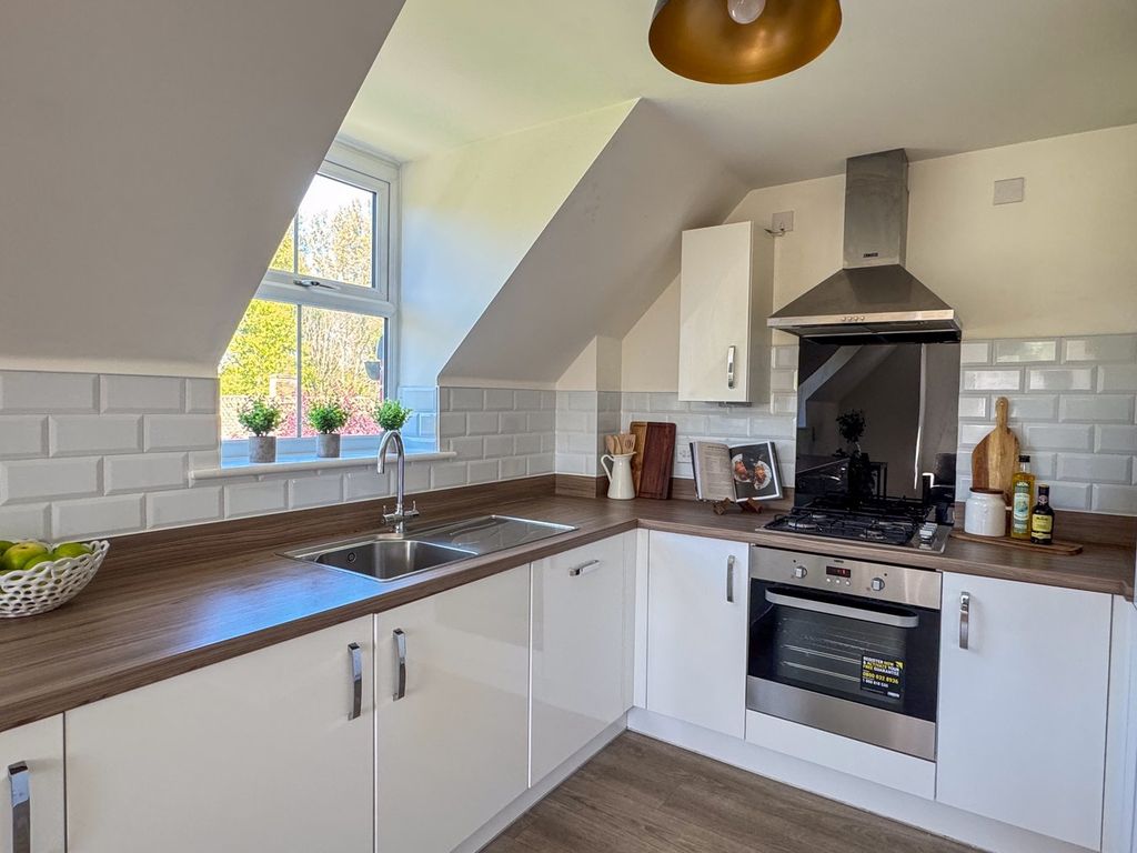 Additional image 9 of 2 bed flat for saleHutton Close, Newbury RG14