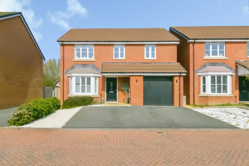 4 bed detached house for saleRailway Road, Rhoose, Barry CF62