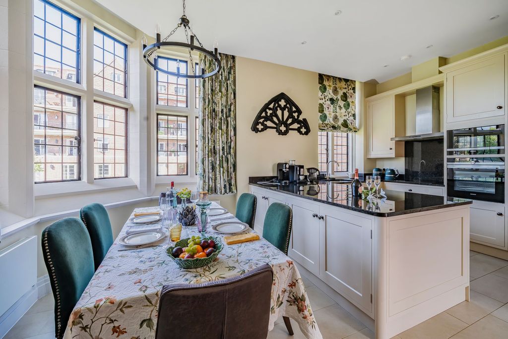 Additional image 2 of 2 bed flat for saleKings Drive, Midhurst GU29