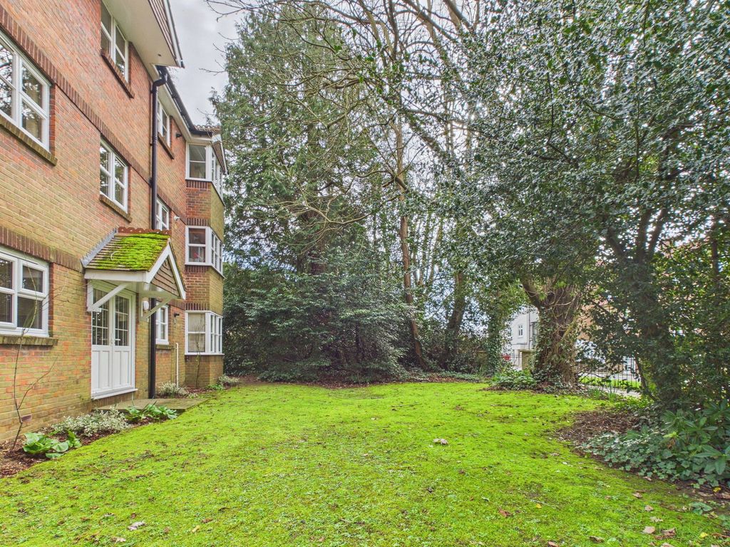 Additional image 7 of 1 bed flat for saleGreenacres, North Parade, Horsham, West Sussex. RH12
