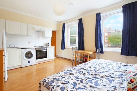 Sussex Way, London N19, Studio to rent