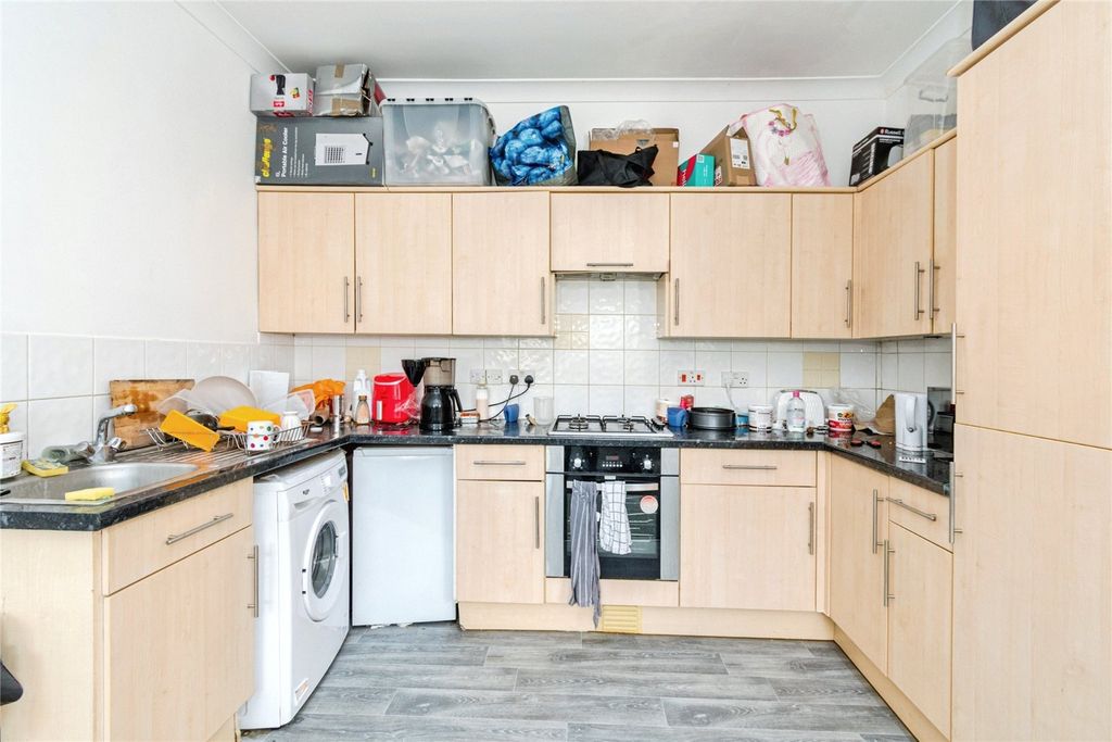 Additional image 16 of 4 bed flat for salePark Road, Freemantle, Southampton, Hampshire SO15