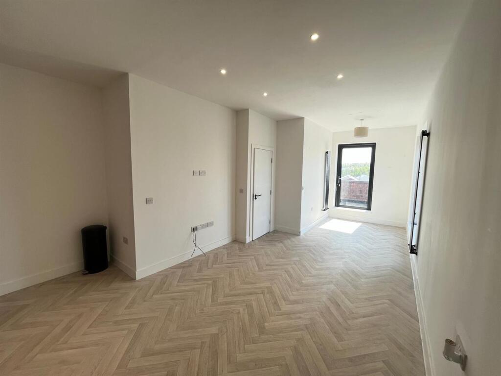 Additional image 3 of PENTHOUSE- Black Lake, West Bromwich