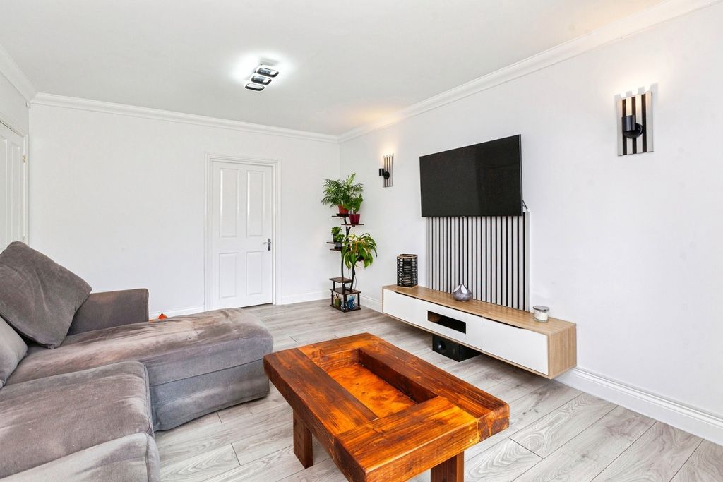 Additional image 7 of 2 bed flat for saleShoppenhangers Road, Maidenhead, Berkshire SL6