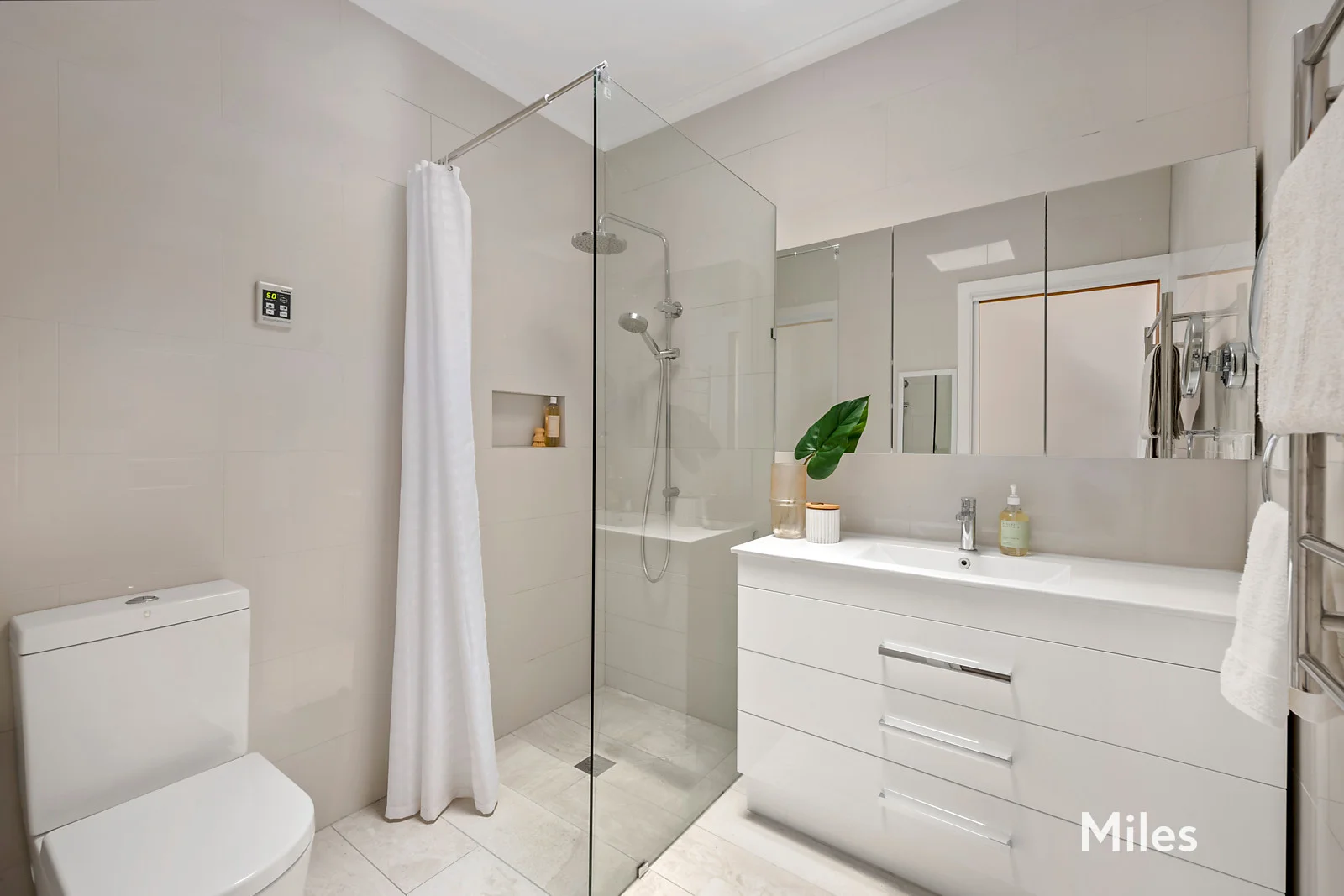 Additional image 9 of 1/94 Locksley Road, Ivanhoe VIC 3079