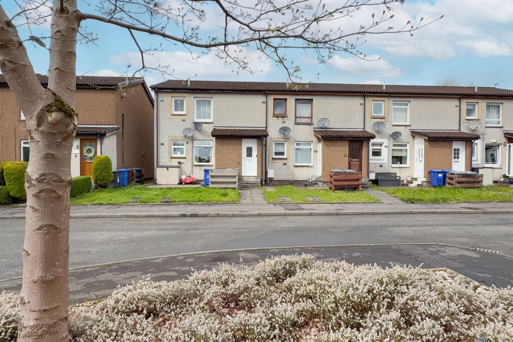 1 bed flat for saleKestrel Court, Hardgate G81