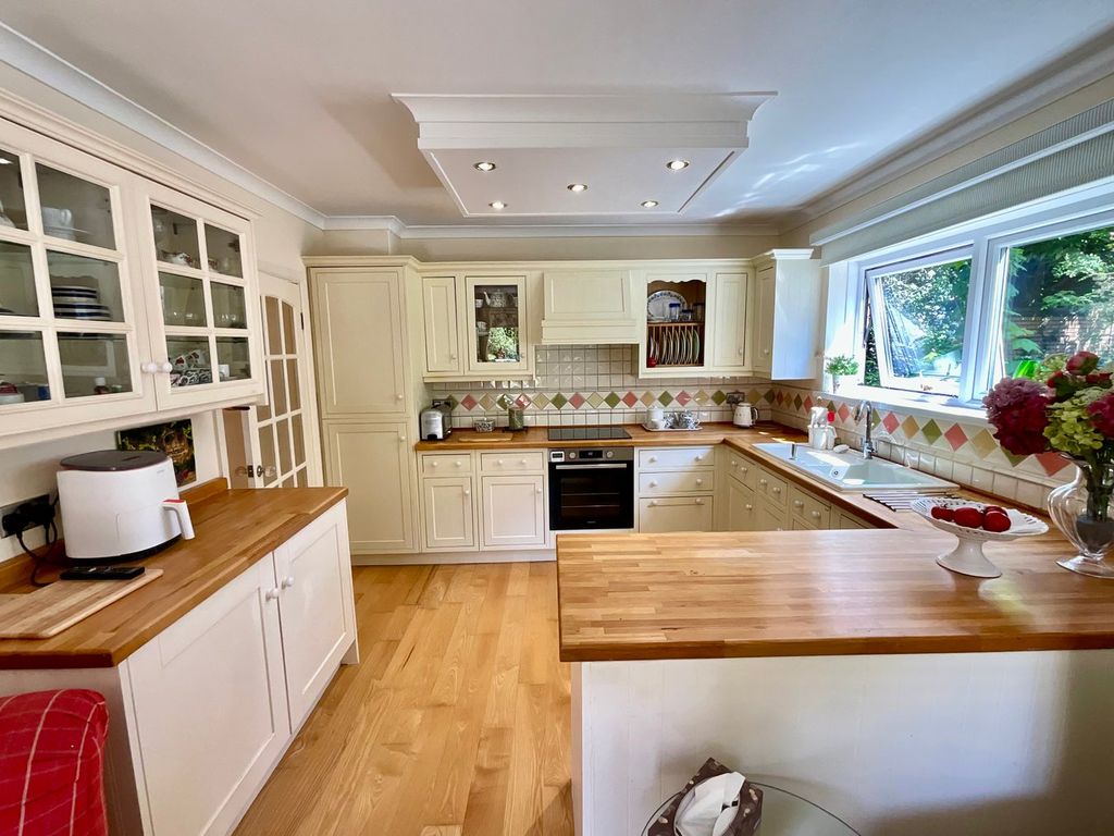 Additional image 12 of 2 bed flat for saleHafod Court, Stow Park Crescent, Newport NP20