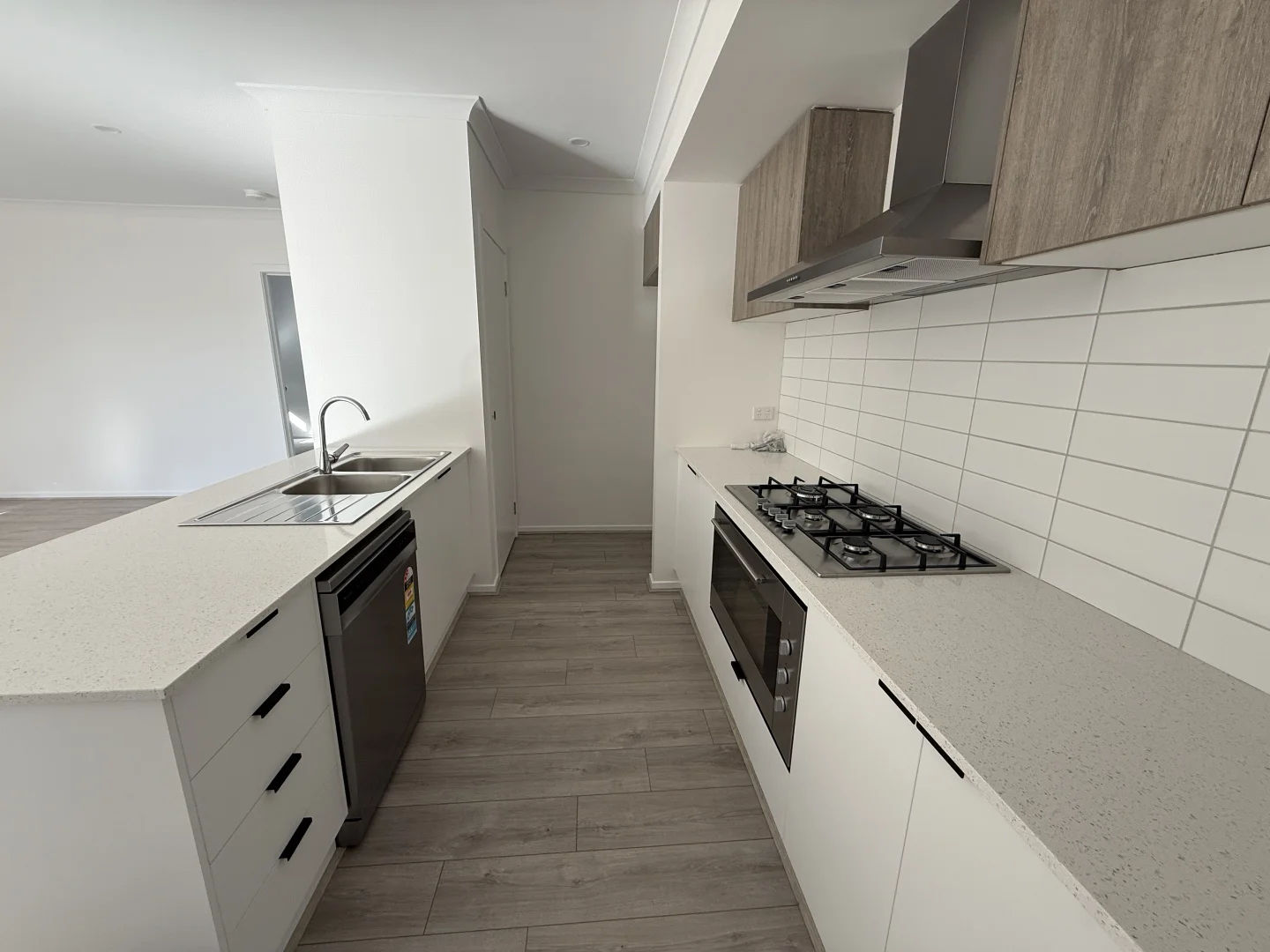 Additional image 2 of 33 Hampshire Boulevard, Leneva VIC 3691