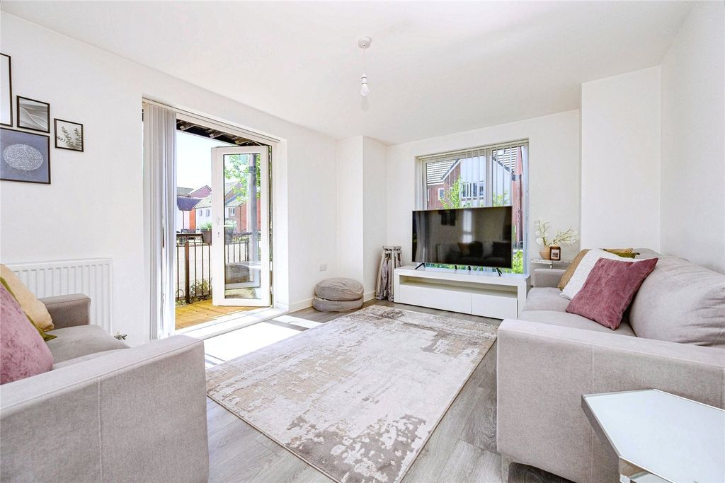 Additional image 3 of 2 bed flat for saleDukeminster Road, Dunstable, Bedfordshire LU5