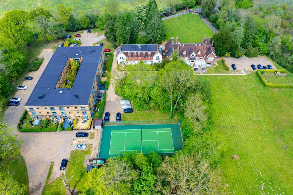 Astwick Manor, Coopers Green Lane photo 3