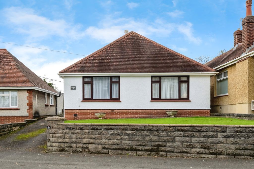 2 bed bungalow for saleCoalbrook Road, Grovesend, Swansea SA4