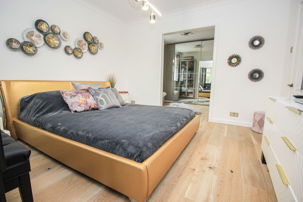 Additional image 13 of 4 bed detached bungalow for saleDell Road, Bitterne Park SO18