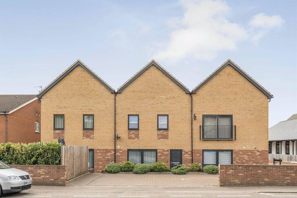 Golden Lion Mews, London Colney, St. Albans