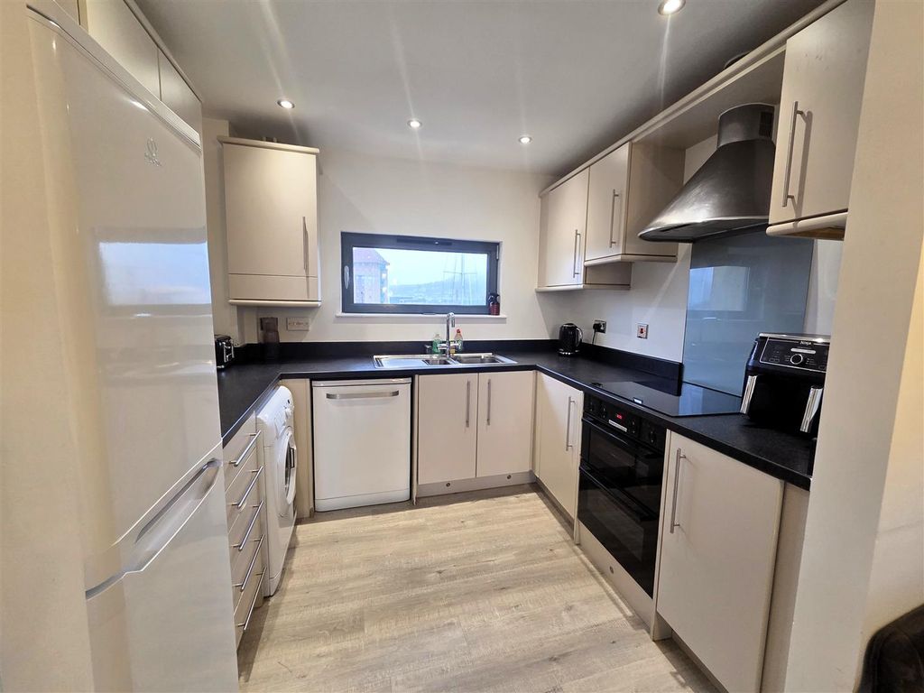 Additional image 3 of 2 bed flat for saleSt Stephens Court, Marina, Swansea SA1