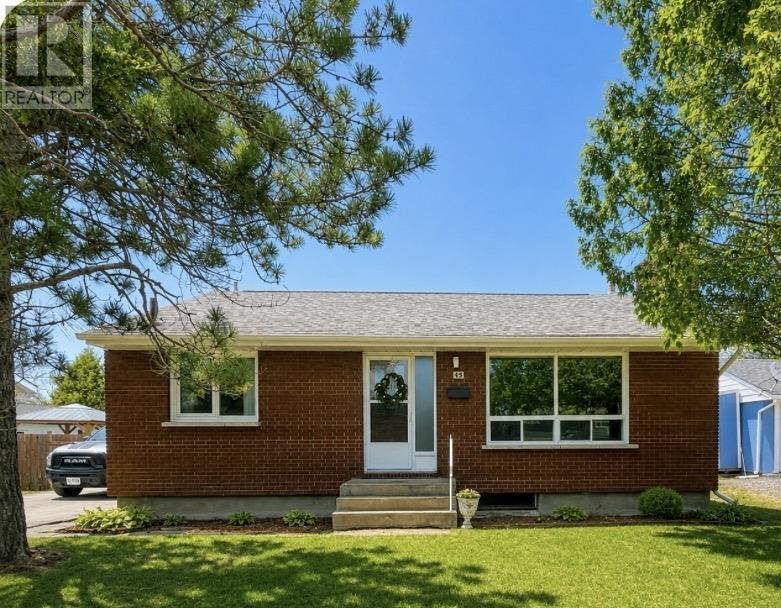 45 Dingwall PKWY