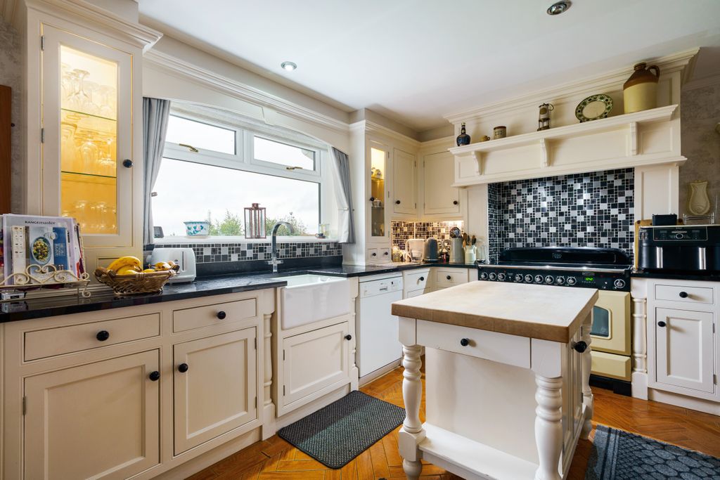 Additional image 8 of 5 bed detached house for saleBarton Street, Ashby-Cum-Fenby, Grimsby DN37