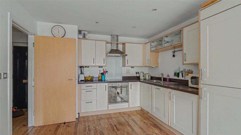 Ascote Lane, Dickens Heath, Solihull, West Midlands, B90 photo 3