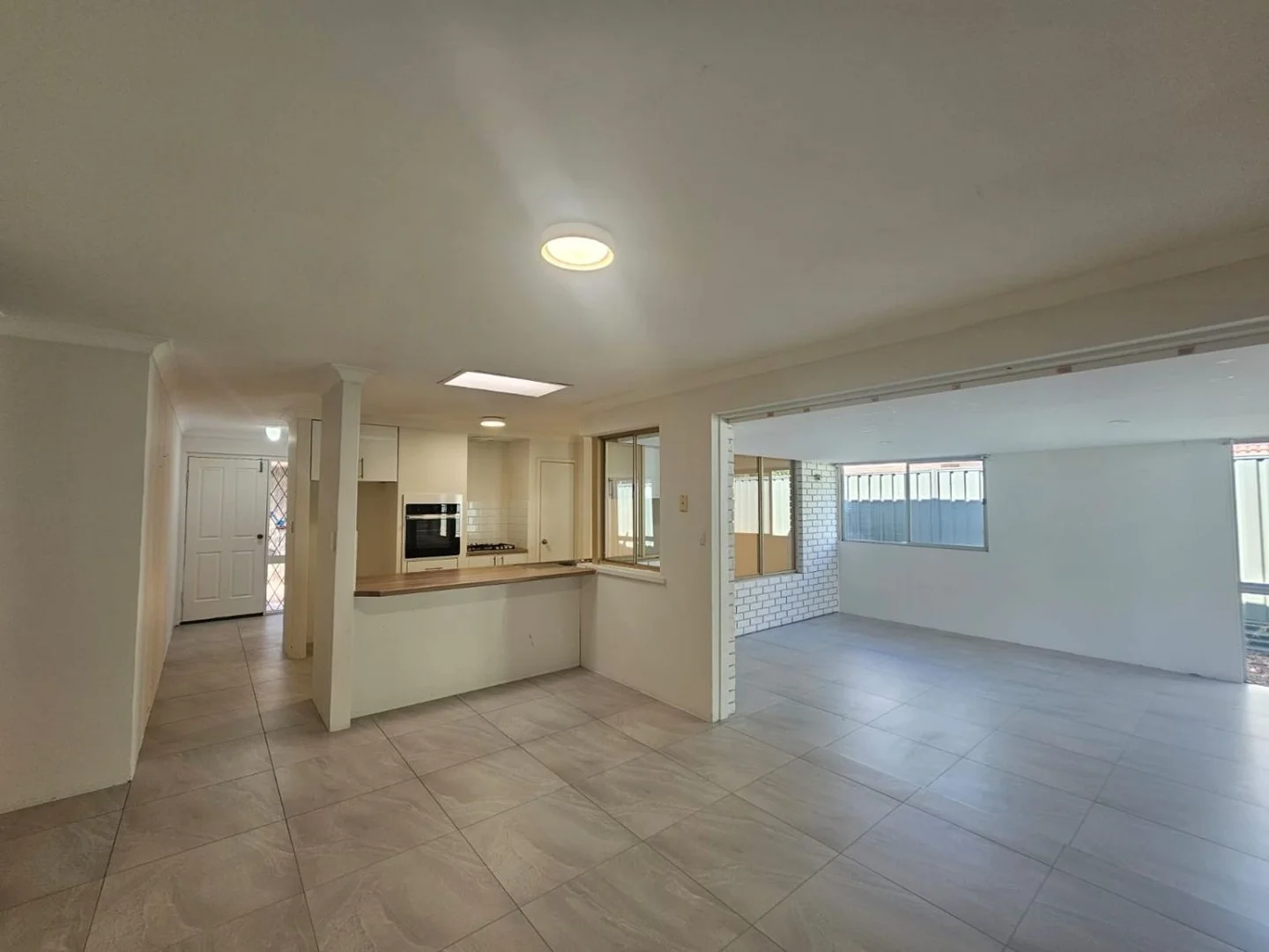 50 Forest Lakes Drive, Thornlie WA 6108