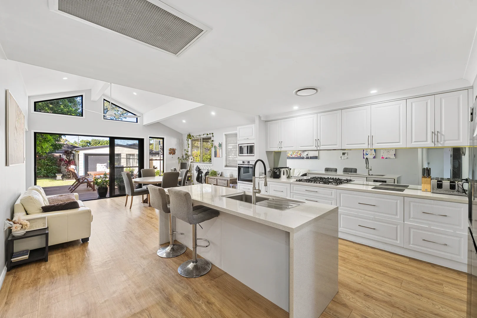 12 Kurraba Parade, Berkeley Vale NSW 2261 photo 3