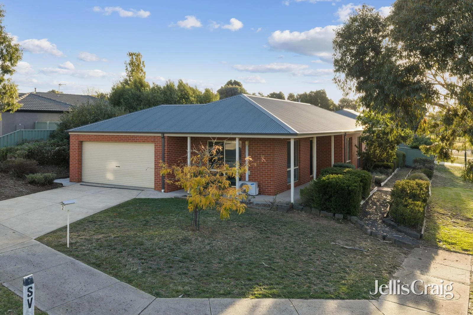 2 Lowry Crescent, Miners Rest VIC 3352