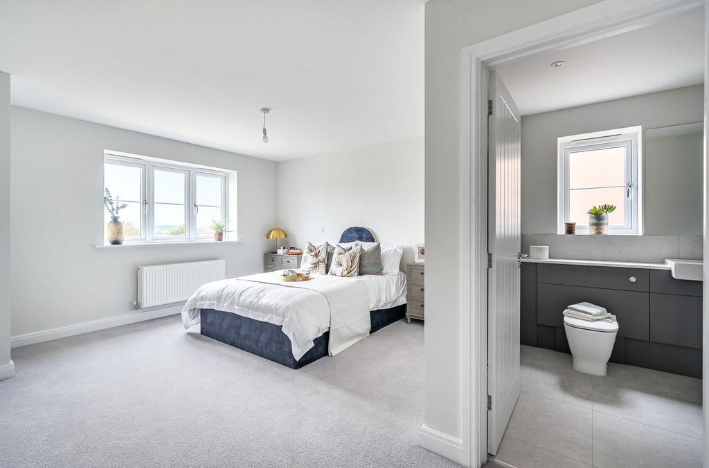 Additional image 6 of 4 bed detached house for saleShepherds Ridge, Mortimer Common, Reading, Berkshire RG7