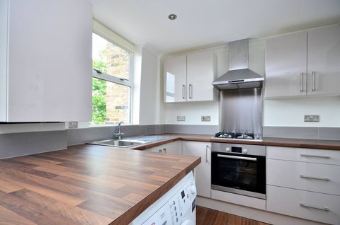 Earls Court Road, Earls Court, London W8, Studio to rent