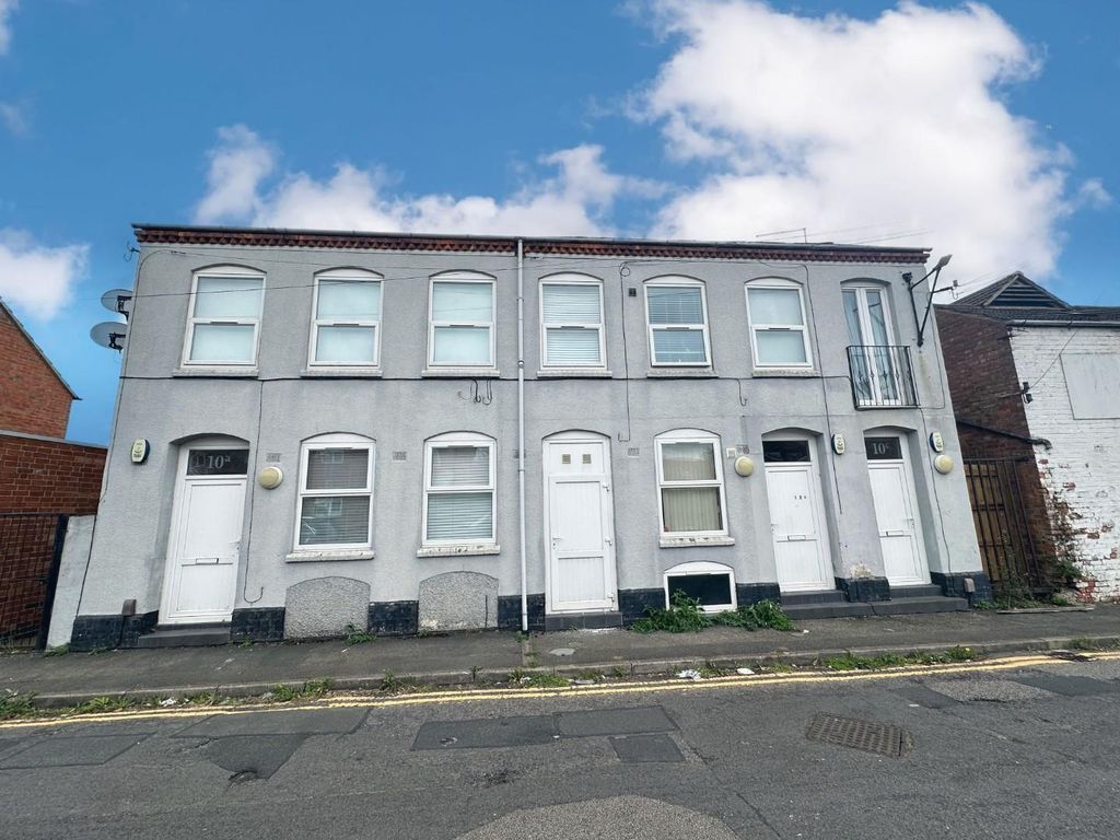3 bed flat for saleSouth Street, Northampton NN1