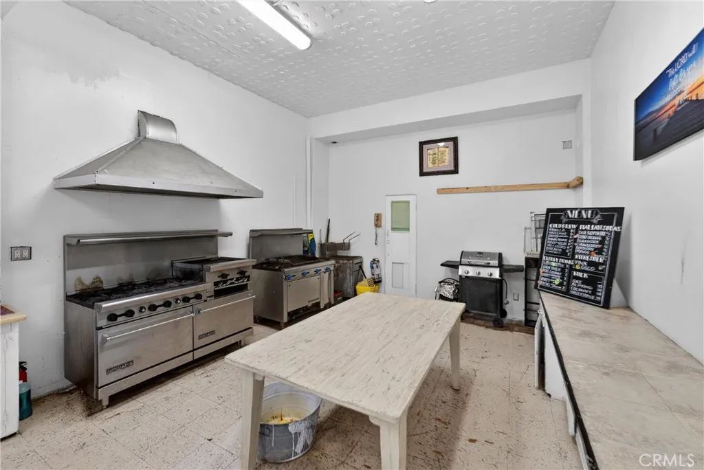 Additional image 71 of 7101 Menlo Ave, Los Angeles, CA 90044
