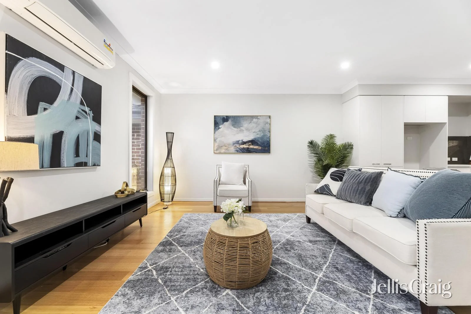 5B Jacqueline Road, Mount Waverley VIC 3149 photo 2