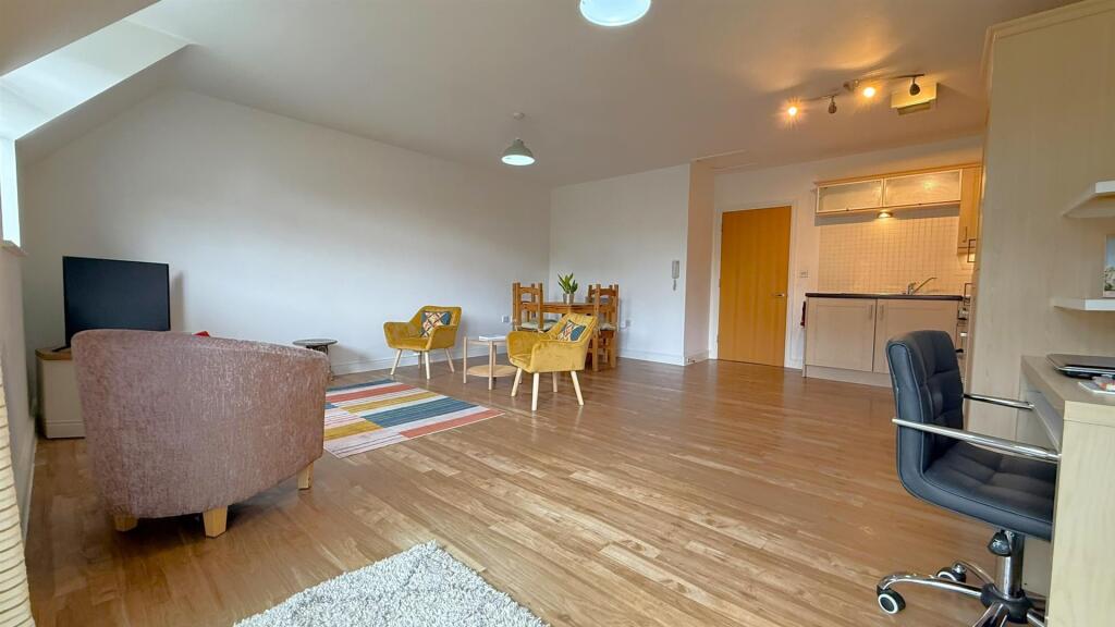Additional image 5 of 28 Griffin Close, Northfield, Birmingham