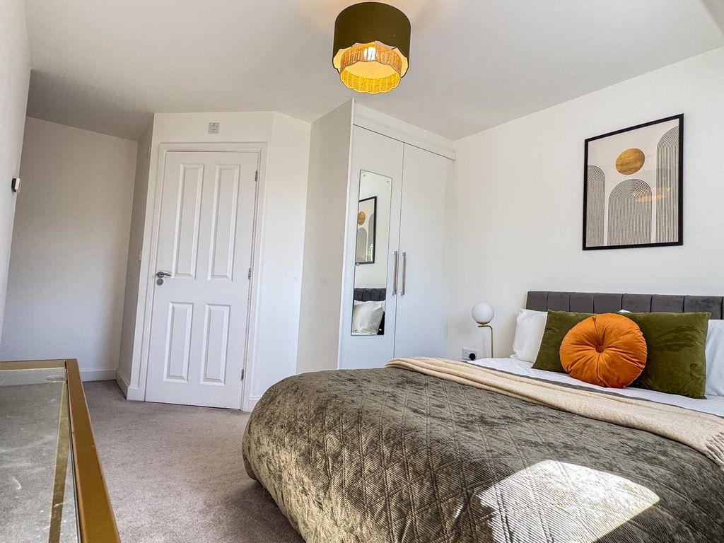 Additional image 12 of 2 bed flat for saleHutton Close, Newbury RG14