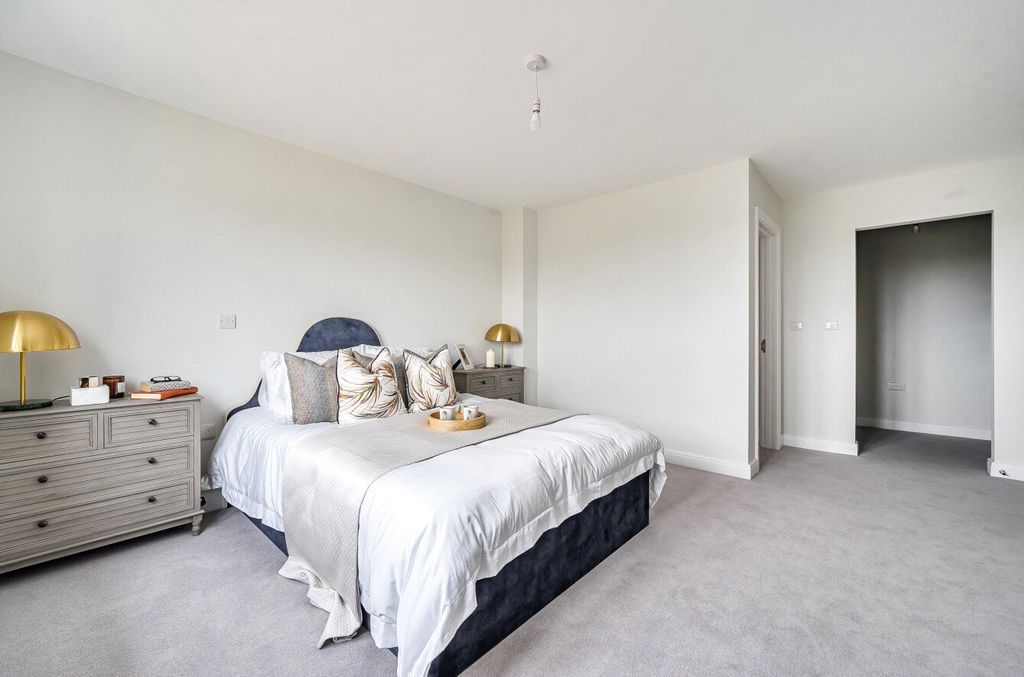 Additional image 16 of 4 bed detached house for saleShepherds Ridge, Mortimer Common, Reading, Berkshire RG7