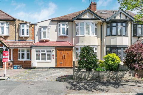 Cadagon Gardens, South Woodford E18