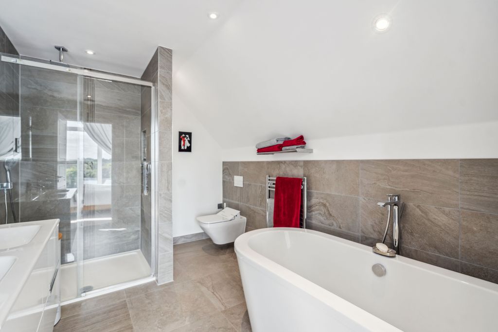 Additional image 7 of 3 bed flat for saleSouth Park Crescent, Gerrards Cross, Buckinghamshire SL9