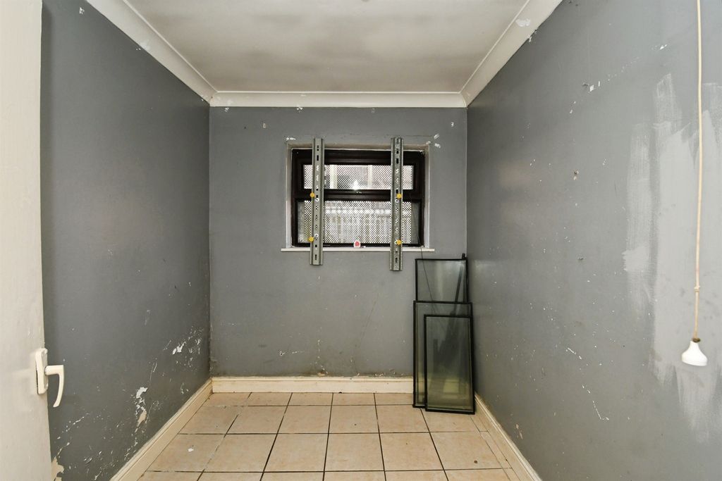 Additional image 7 of 1 bed flat for saleQueen Street, Scunthorpe DN16