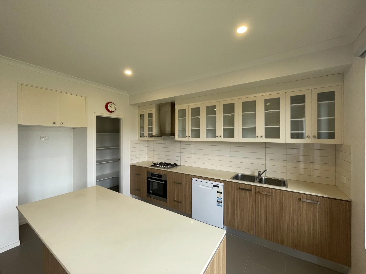 32 Broadbeach Circuit, Point Cook VIC 3030 photo 2