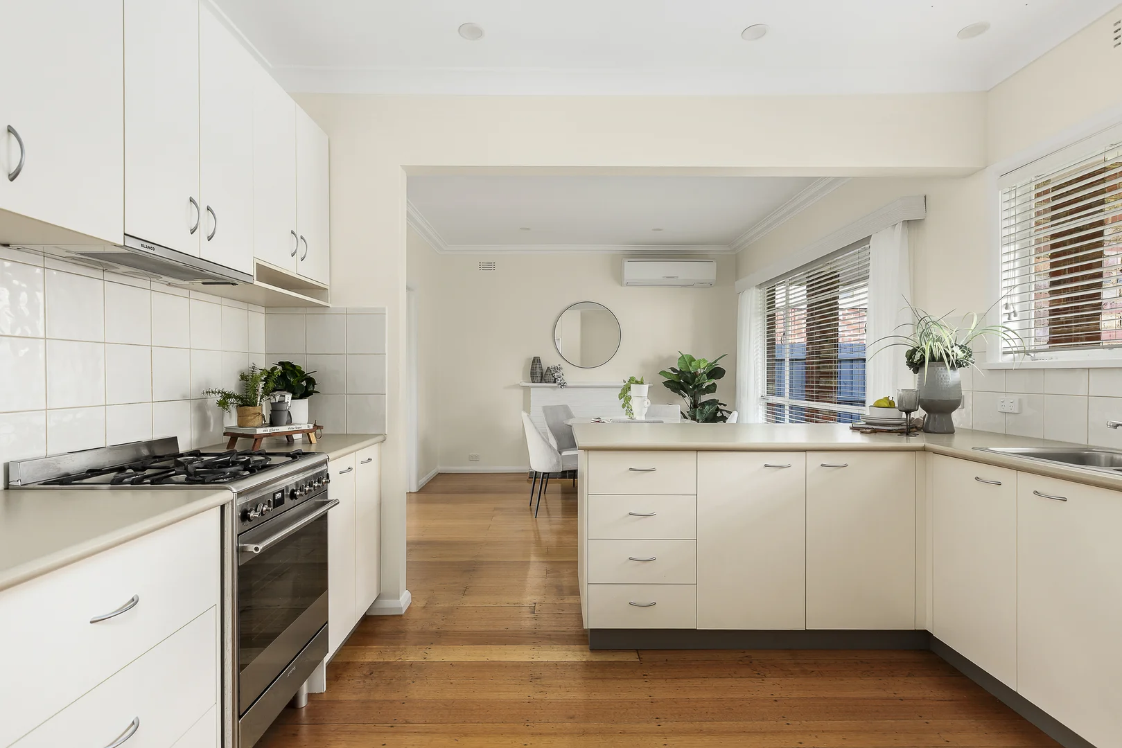 27 Compton Street, Canterbury VIC 3126 photo 5