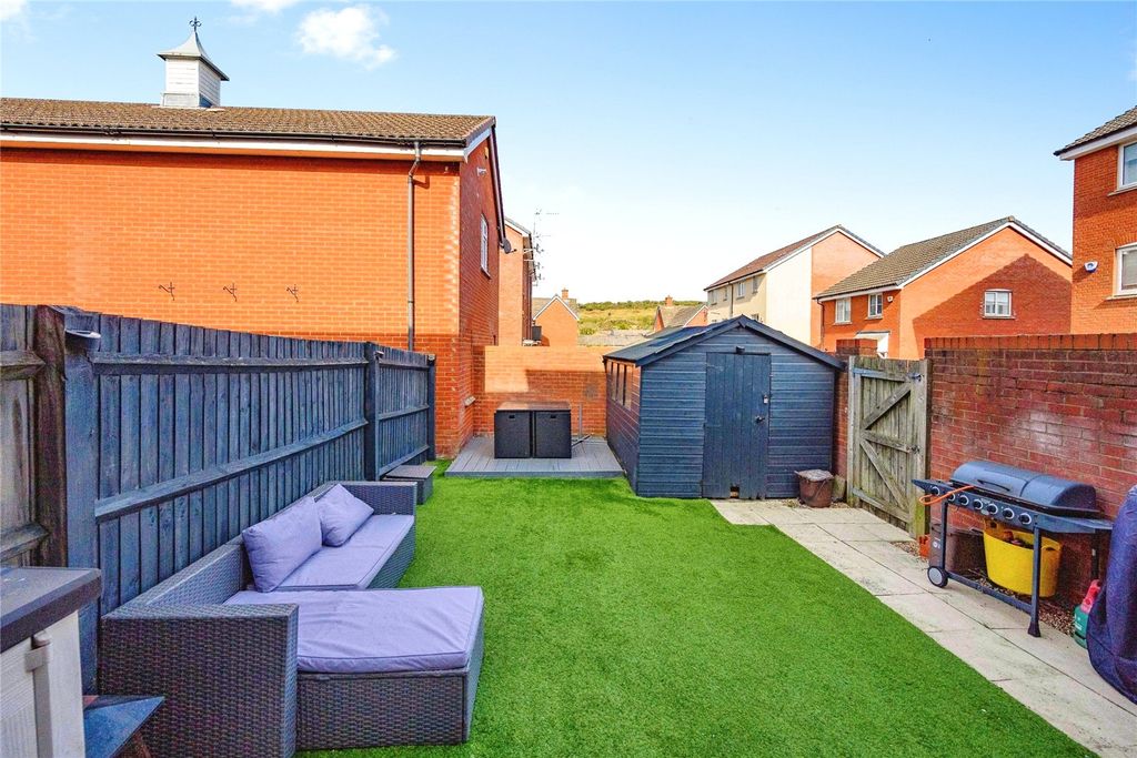 Additional image 2 of 5 bed end terrace house for saleFossett Grove, Dunstable, Bedfordshire LU6